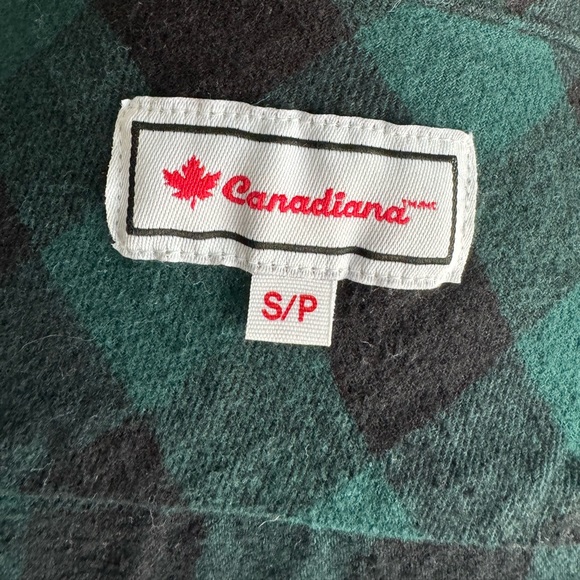 Men’s Canaidiana flannel button up. Size small - Picture 4 of 5